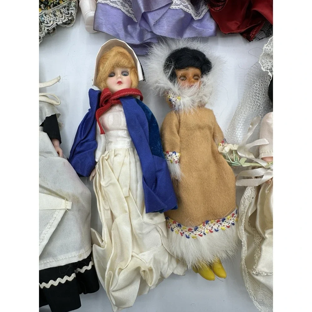 Vintage Dolls of the World Lot 12 Sleepy Eyes Hong Kong National Costume